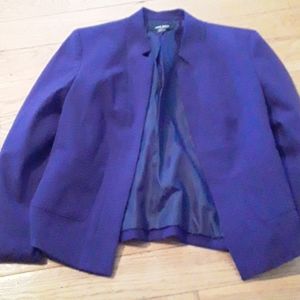 Nine west unique purple two pockets blazer. Inside